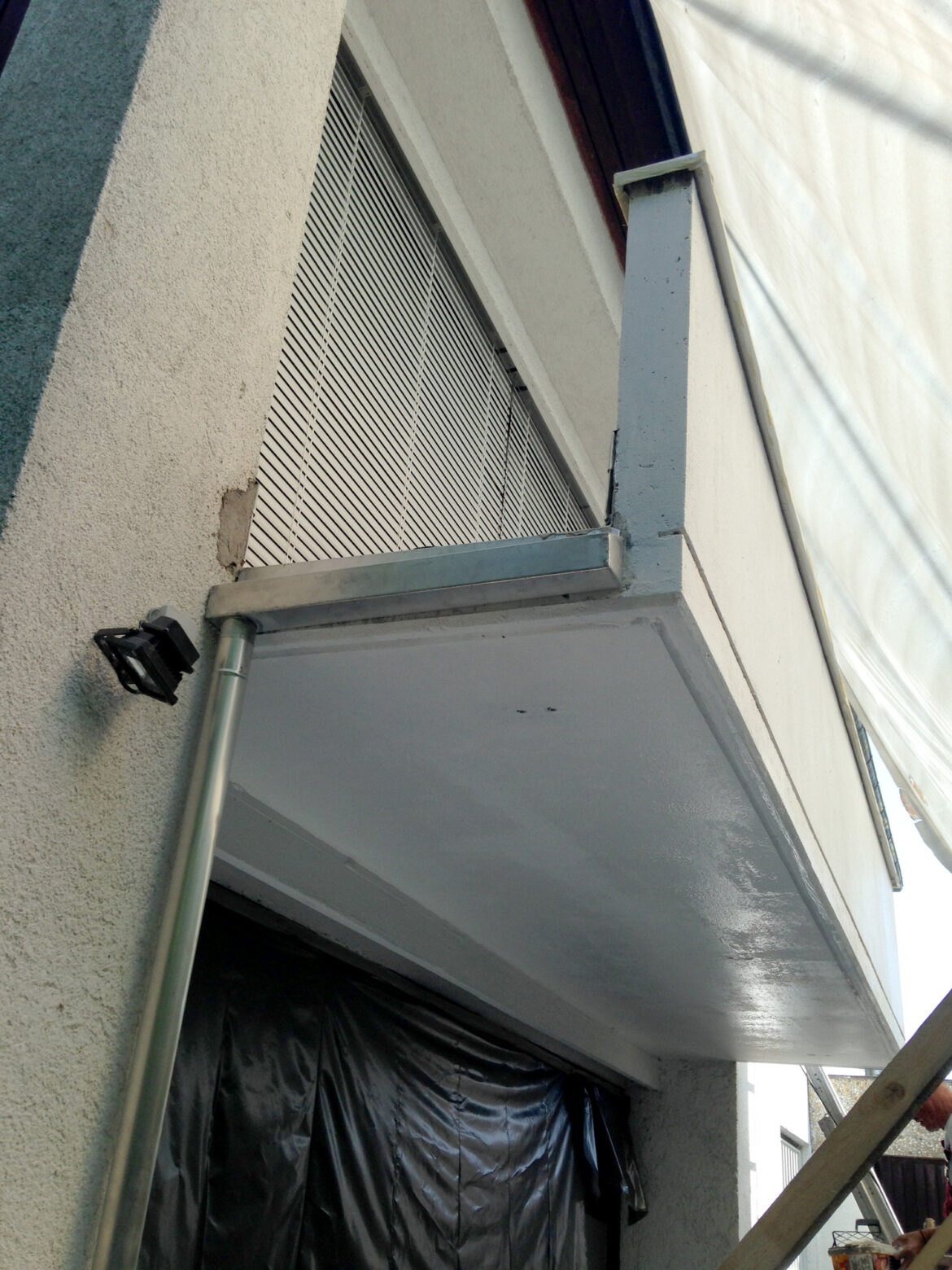 Petrovic GmbH BauabdichtungBeispiel B01q Balkon Regenrinne mit Ablauf